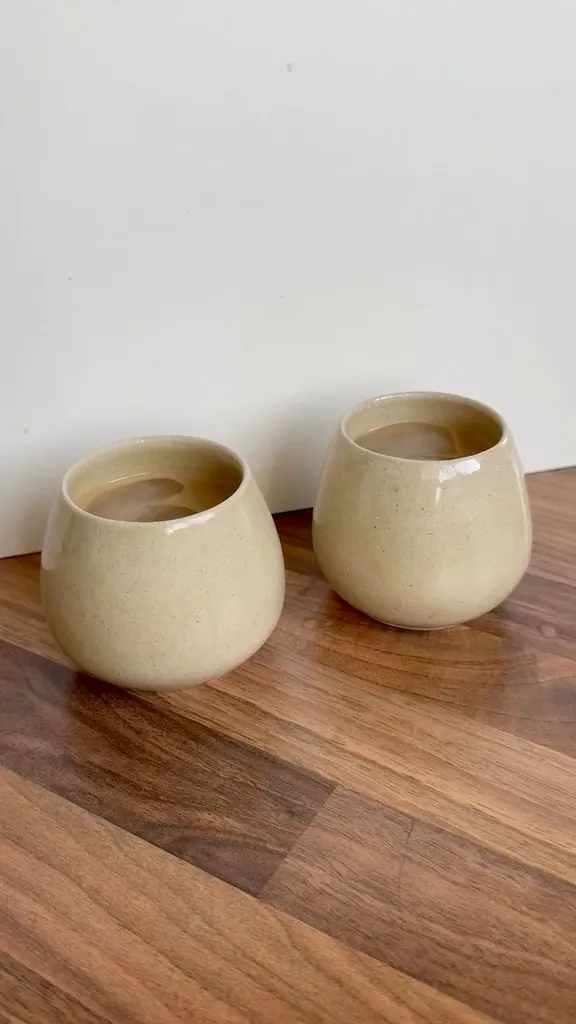 Rounded cups 001, view 3