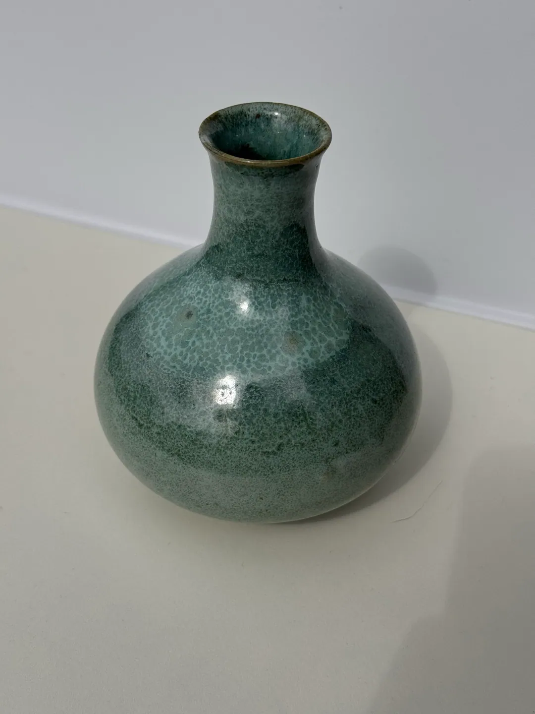 Vase 010, view 1