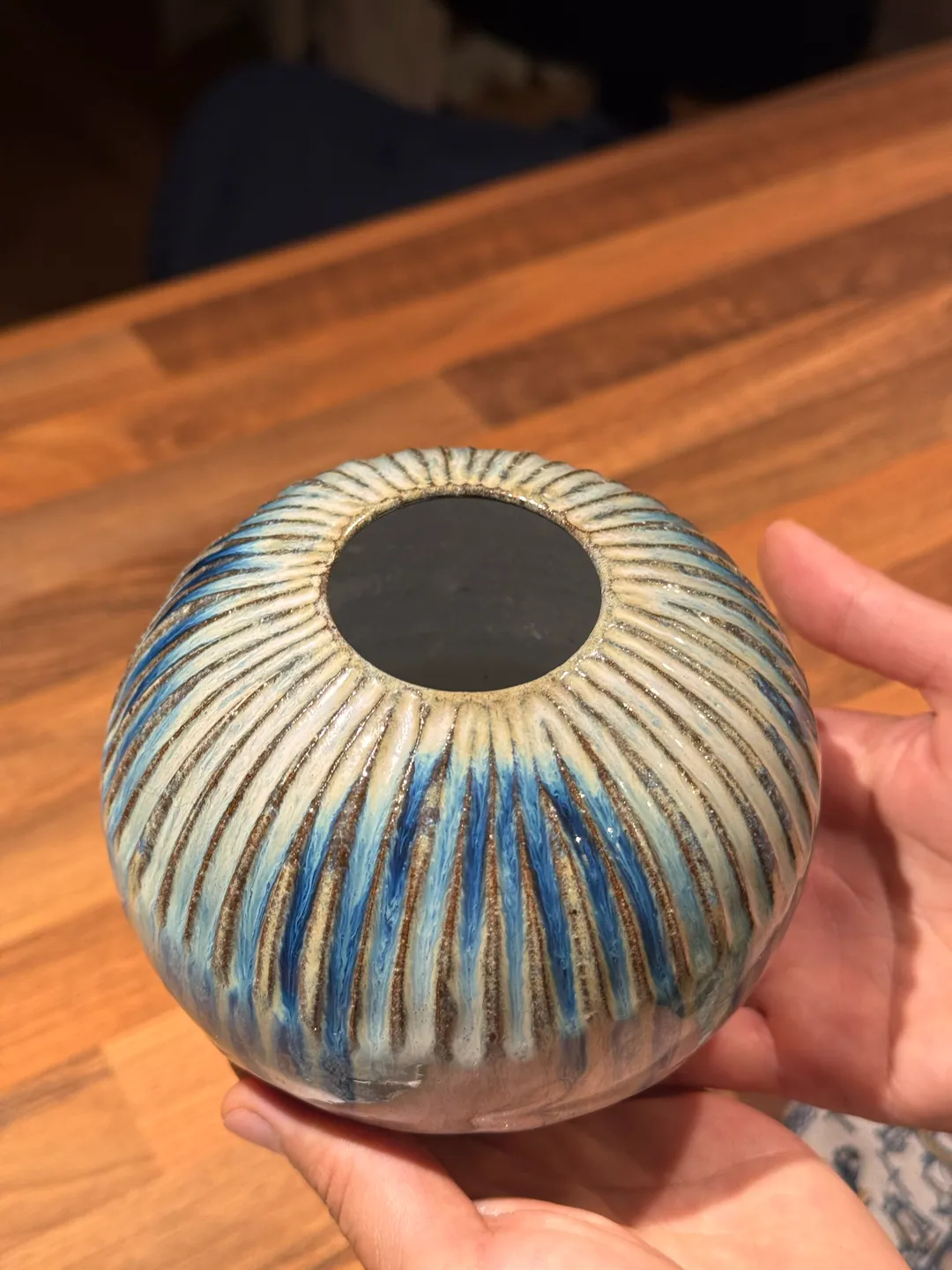 Vase 016, view 2