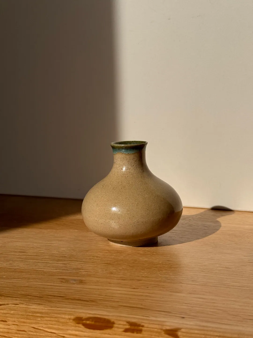 Decorative vase 019, view 2
